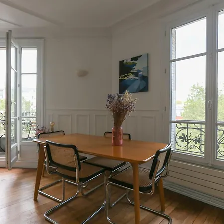 Bright With Lovely Balcony Daire Paris