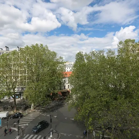 Bright With Lovely Balcony Paris